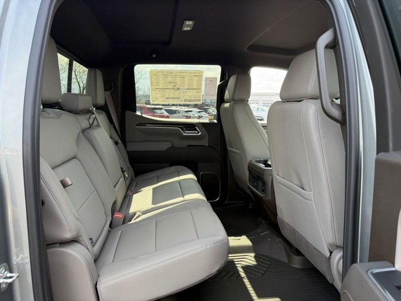 Chevrolet Silverado 1500 Vehicle Full-screen Gallery Image 5