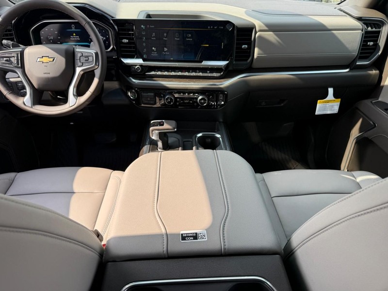 Chevrolet Silverado 1500 Vehicle Full-screen Gallery Image 6