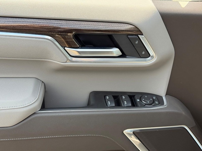 Chevrolet Silverado 1500 Vehicle Full-screen Gallery Image 10