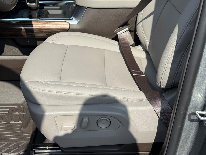 Chevrolet Silverado 1500 Vehicle Full-screen Gallery Image 11