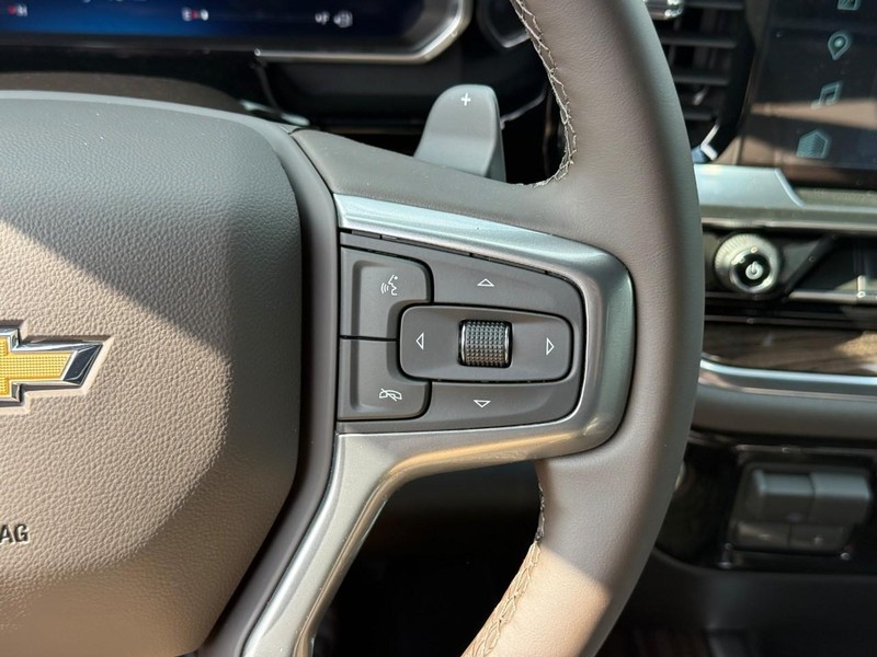 Chevrolet Silverado 1500 Vehicle Full-screen Gallery Image 14