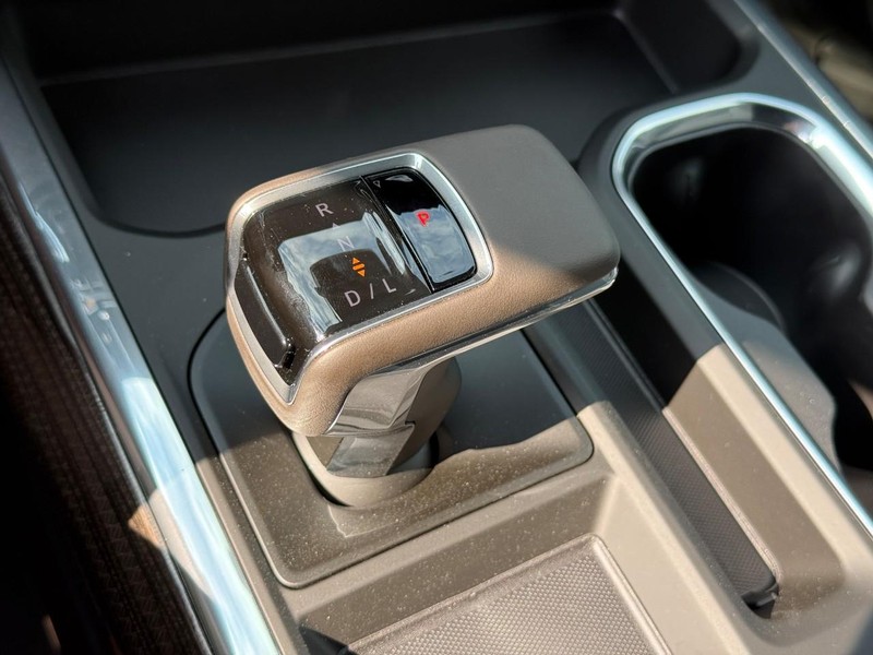 Chevrolet Silverado 1500 Vehicle Full-screen Gallery Image 16