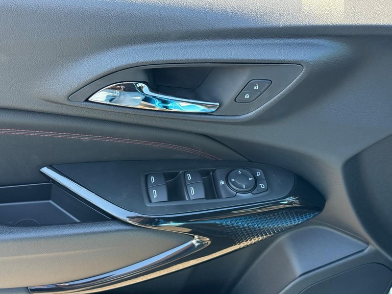 Chevrolet Trax Vehicle Full-screen Gallery Image 10