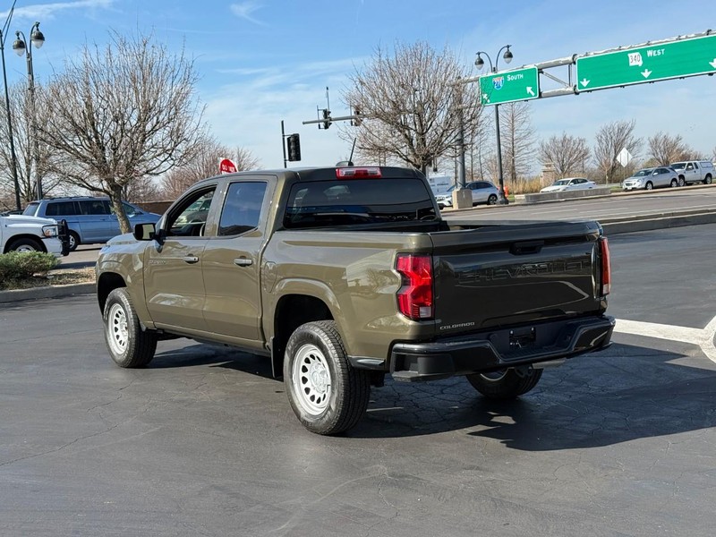 Chevrolet Colorado Vehicle Full-screen Gallery Image 3