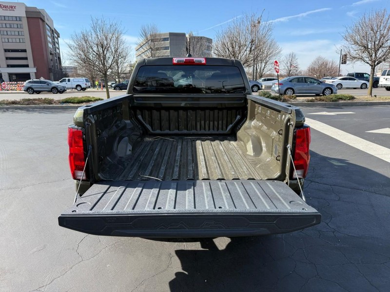 Chevrolet Colorado Vehicle Full-screen Gallery Image 5
