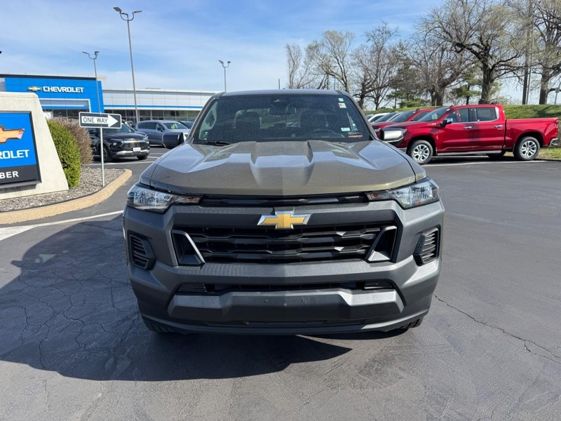 Chevrolet Colorado Vehicle Full-screen Gallery Image 9