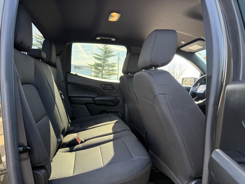 Chevrolet Colorado Vehicle Full-screen Gallery Image 10