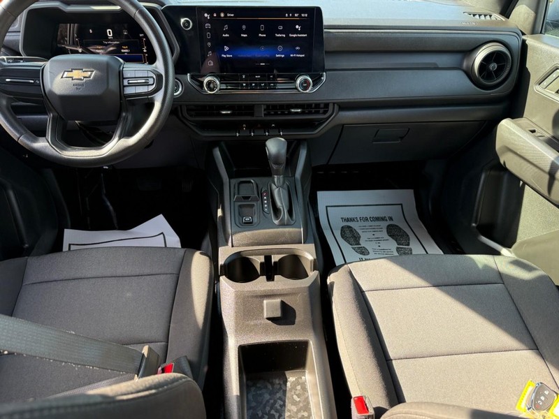 Chevrolet Colorado Vehicle Full-screen Gallery Image 11