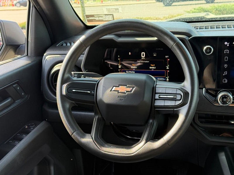 Chevrolet Colorado Vehicle Full-screen Gallery Image 12