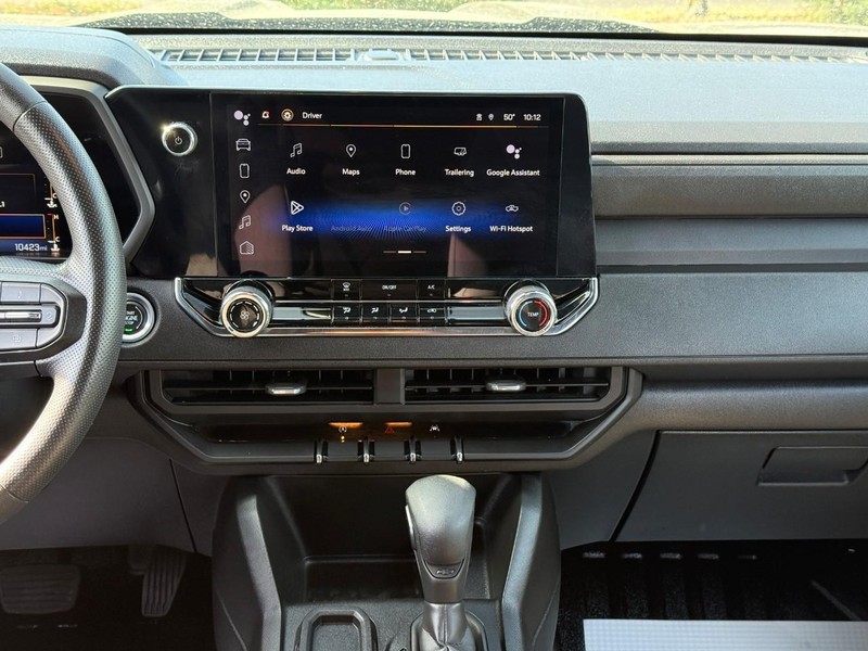 Chevrolet Colorado Vehicle Full-screen Gallery Image 13