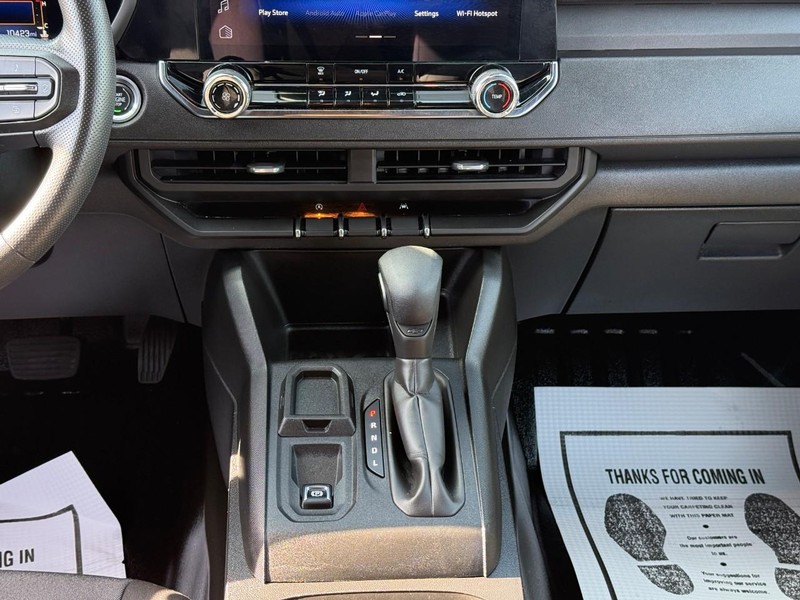 Chevrolet Colorado Vehicle Full-screen Gallery Image 14