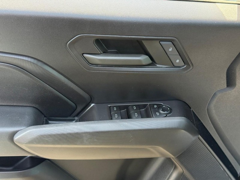 Chevrolet Colorado Vehicle Full-screen Gallery Image 15