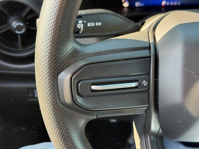 Chevrolet Colorado Vehicle Full-screen Gallery Image 18