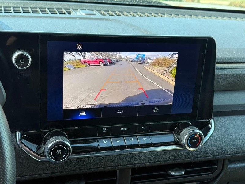 Chevrolet Colorado Vehicle Full-screen Gallery Image 22