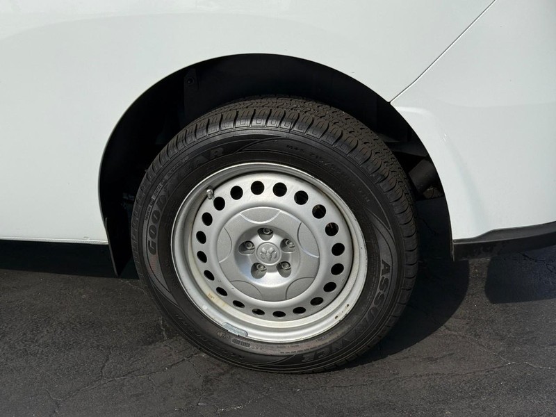 Ram ProMaster City Cargo Van Vehicle Full-screen Gallery Image 4