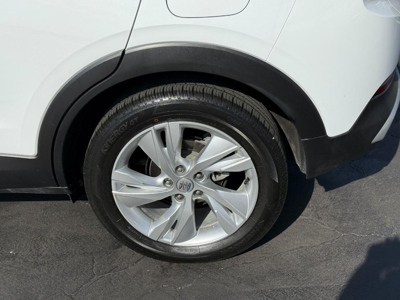 Buick Encore GX Vehicle Full-screen Gallery Image 4