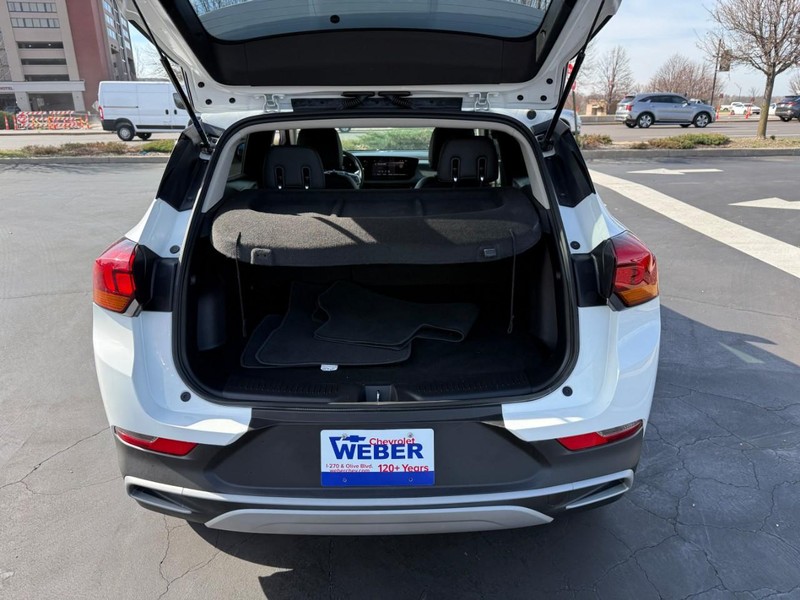 Buick Encore GX Vehicle Full-screen Gallery Image 6