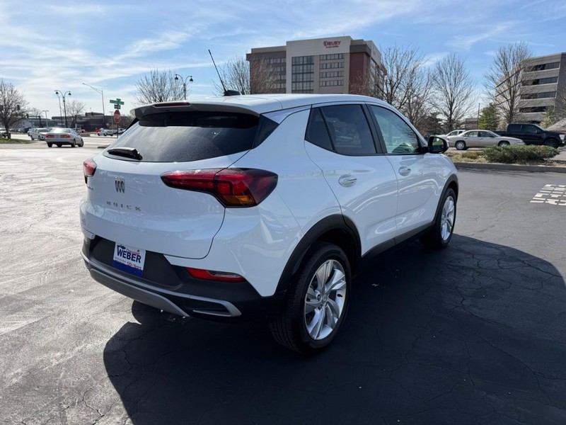 Buick Encore GX Vehicle Full-screen Gallery Image 8