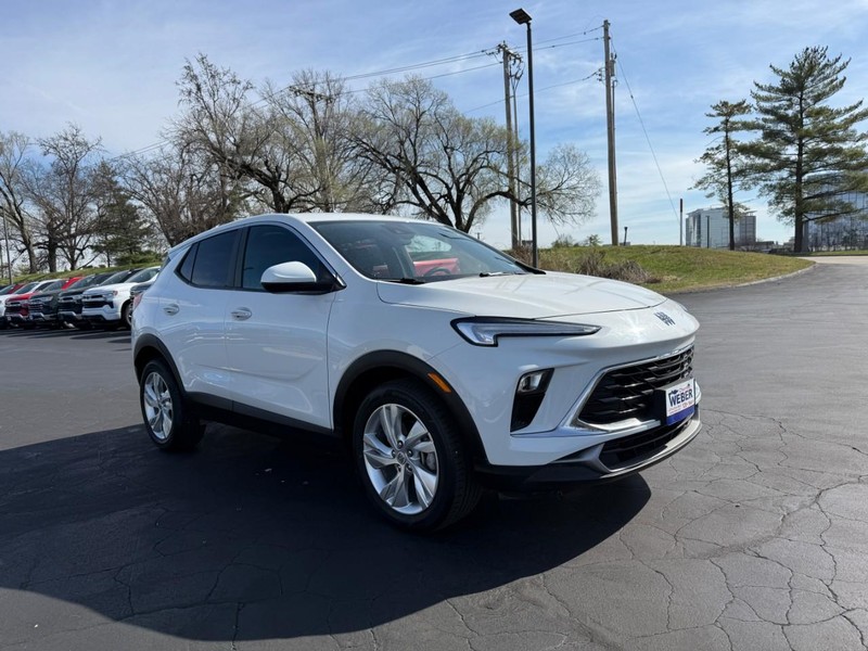 Buick Encore GX Vehicle Full-screen Gallery Image 9