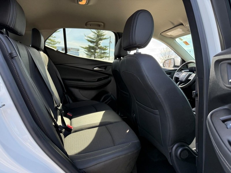 Buick Encore GX Vehicle Full-screen Gallery Image 11