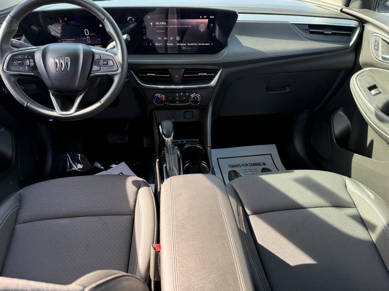 Buick Encore GX Vehicle Full-screen Gallery Image 12