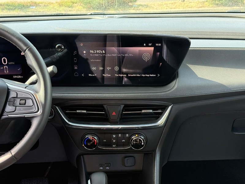 Buick Encore GX Vehicle Full-screen Gallery Image 14