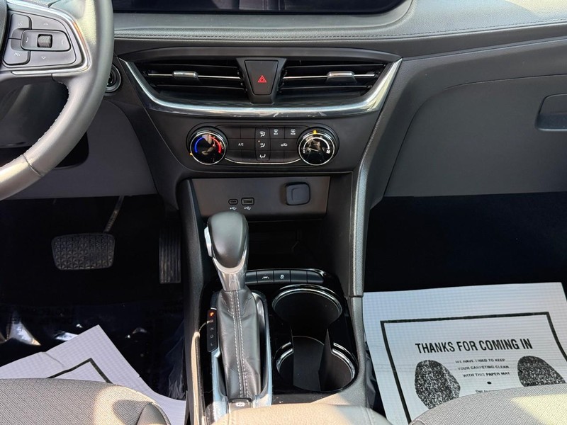 Buick Encore GX Vehicle Full-screen Gallery Image 15