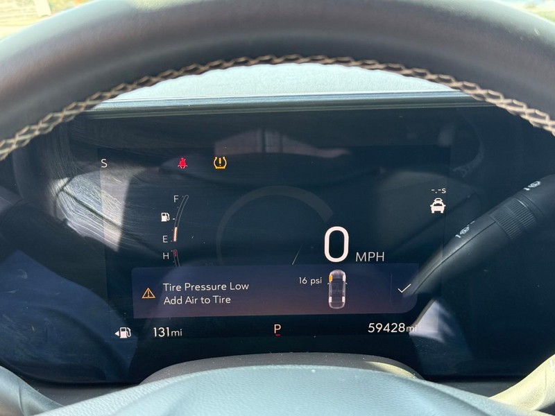 Buick Encore GX Vehicle Full-screen Gallery Image 18