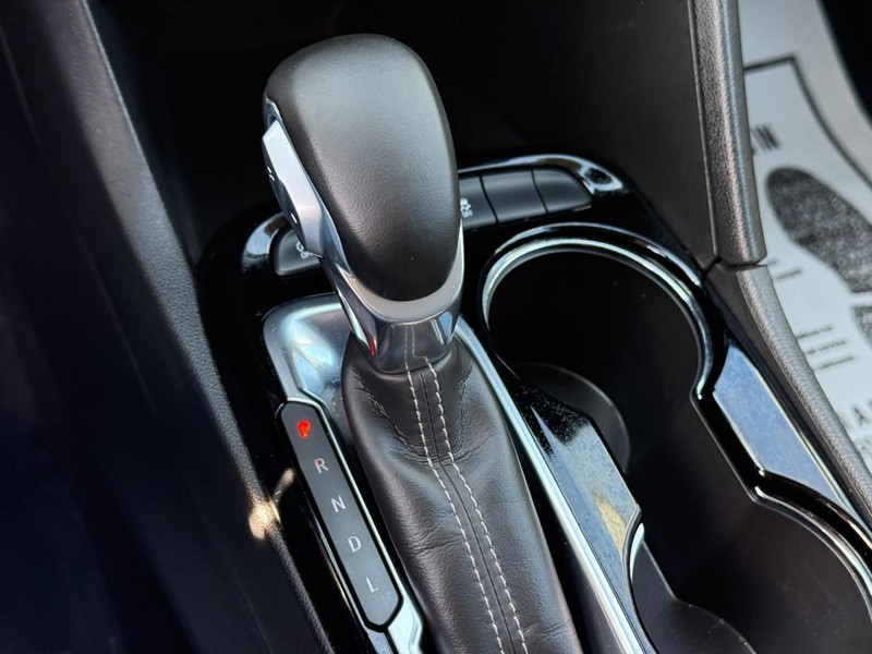 Buick Encore GX Vehicle Full-screen Gallery Image 21