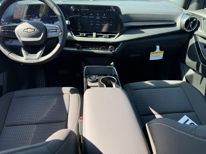 Chevrolet Equinox Vehicle Full-screen Gallery Image 6