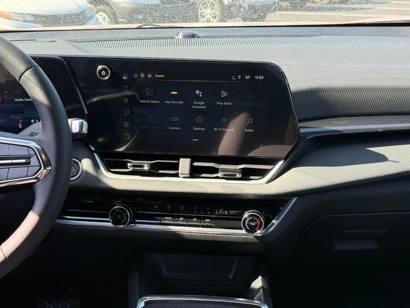 Chevrolet Equinox Vehicle Full-screen Gallery Image 8