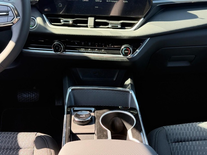 Chevrolet Equinox Vehicle Full-screen Gallery Image 9