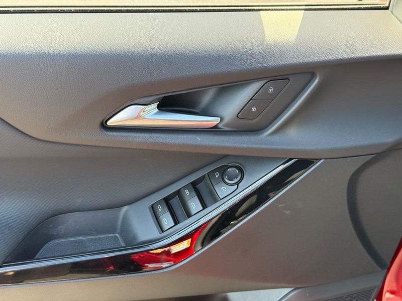 Chevrolet Equinox Vehicle Full-screen Gallery Image 10