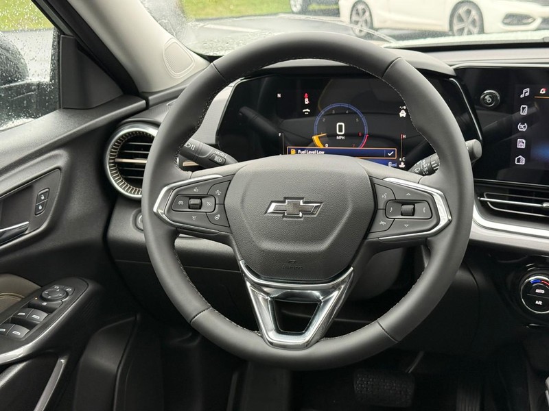 Chevrolet Trax Vehicle Full-screen Gallery Image 8