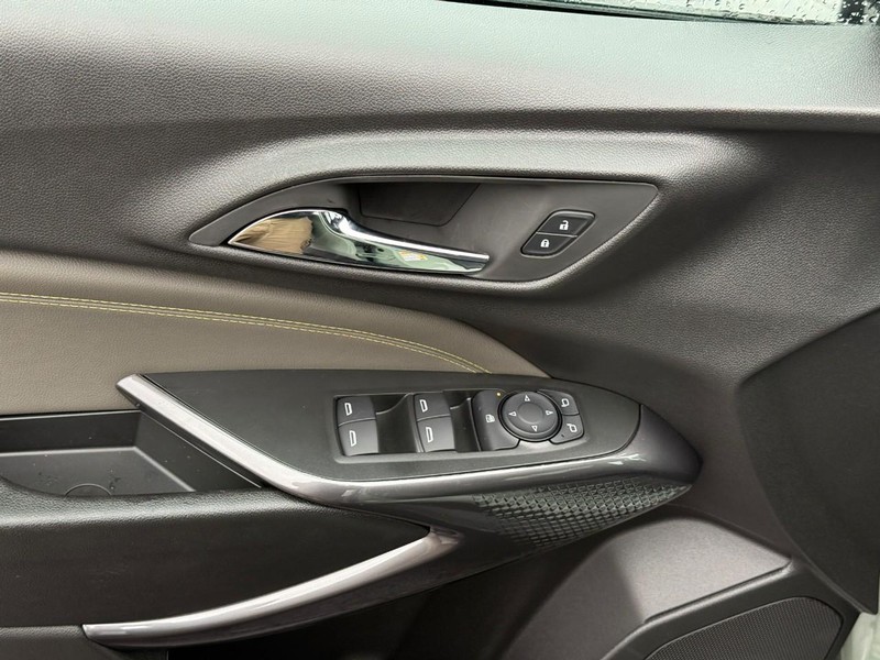 Chevrolet Trax Vehicle Full-screen Gallery Image 12