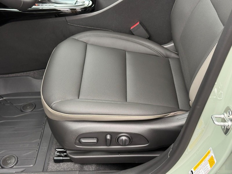 Chevrolet Trax Vehicle Full-screen Gallery Image 13