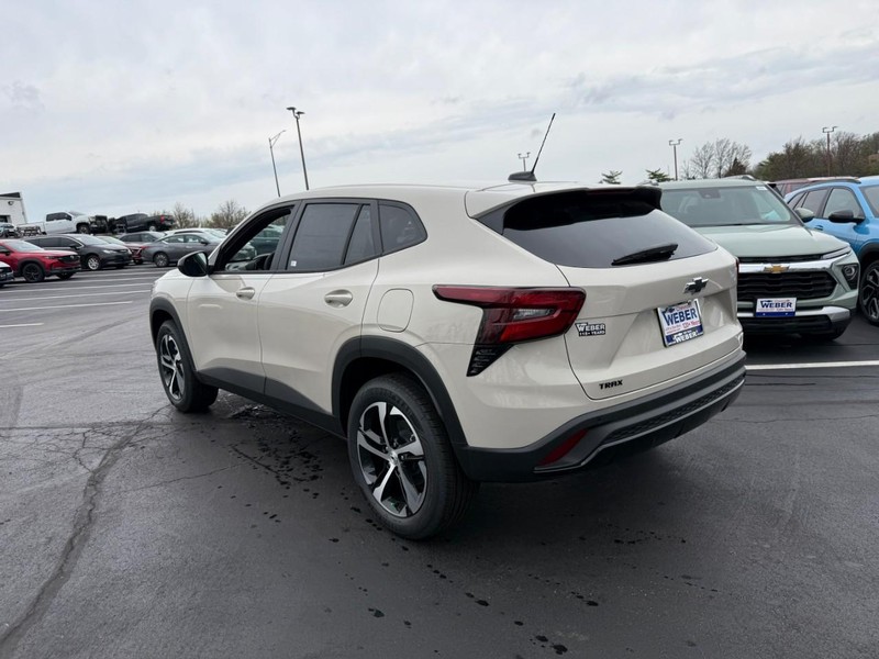 Chevrolet Trax Vehicle Full-screen Gallery Image 3