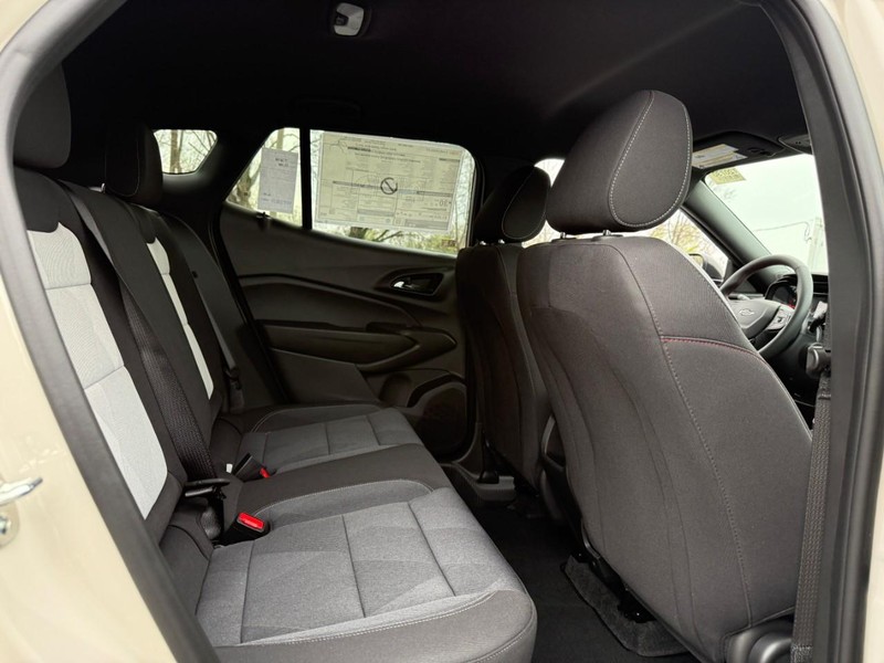 Chevrolet Trax Vehicle Full-screen Gallery Image 6