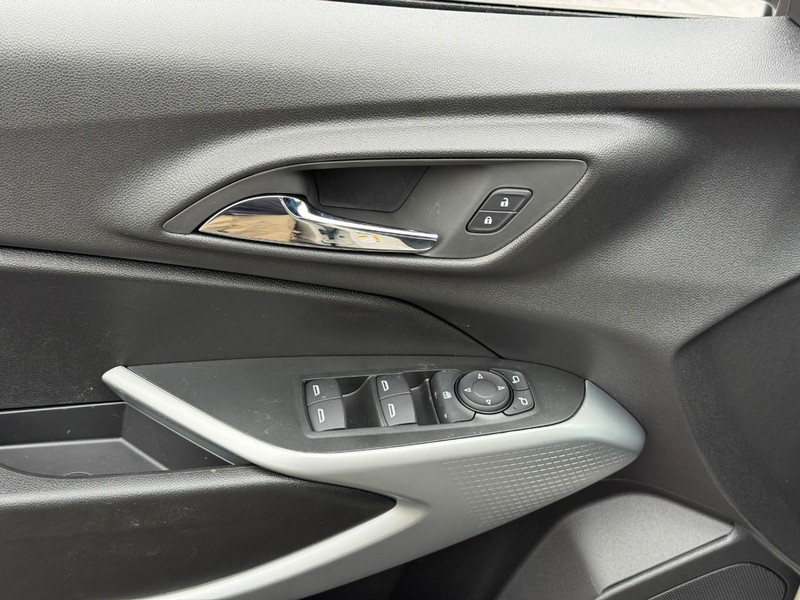 Chevrolet Trax Vehicle Full-screen Gallery Image 11