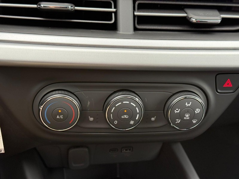 Chevrolet Trax Vehicle Full-screen Gallery Image 16