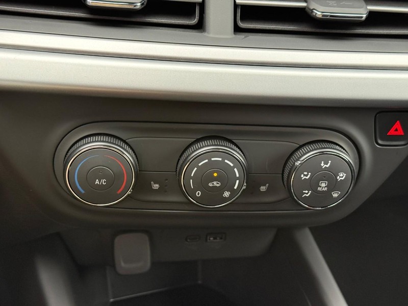 Chevrolet Trax Vehicle Full-screen Gallery Image 16