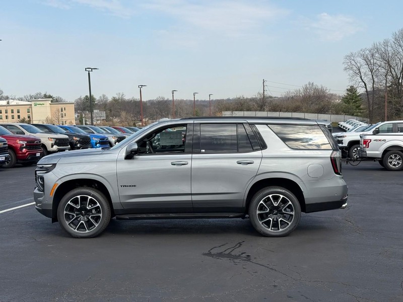 Chevrolet Tahoe Vehicle Full-screen Gallery Image 2
