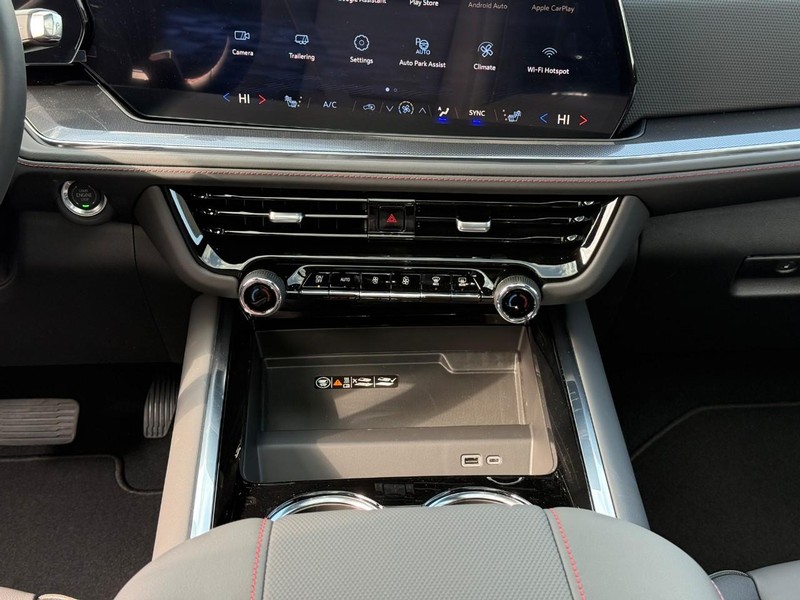 Chevrolet Tahoe Vehicle Full-screen Gallery Image 11