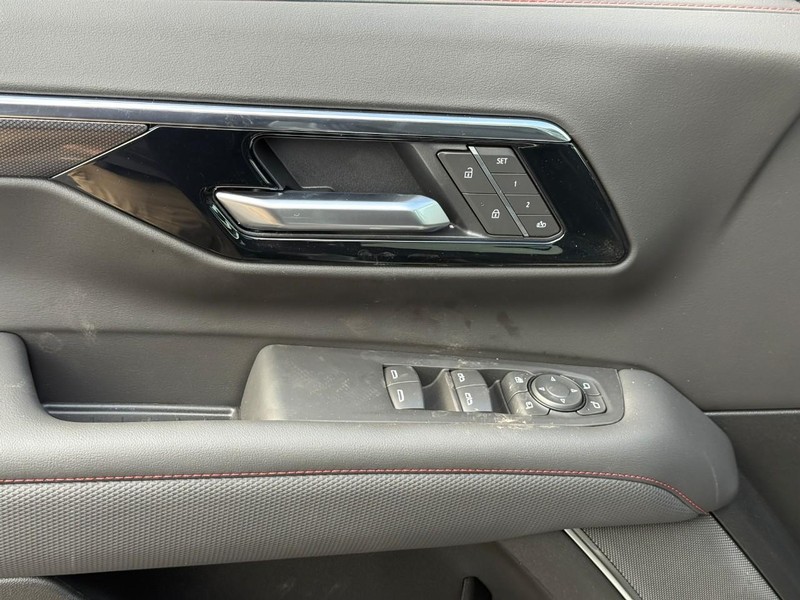 Chevrolet Tahoe Vehicle Full-screen Gallery Image 12