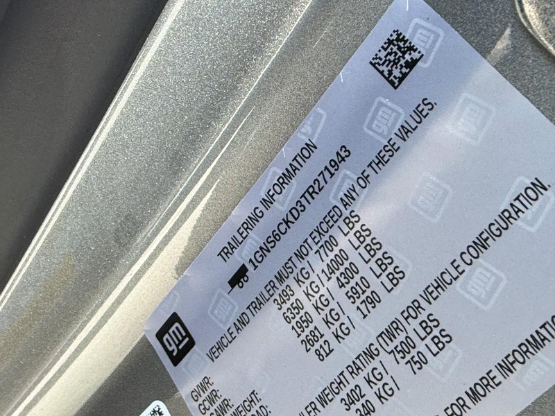 Chevrolet Suburban Vehicle Full-screen Gallery Image 19