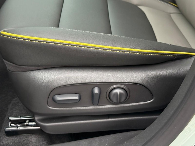 Chevrolet TrailBlazer Vehicle Full-screen Gallery Image 12