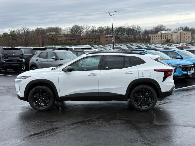 Chevrolet Trax Vehicle Full-screen Gallery Image 2