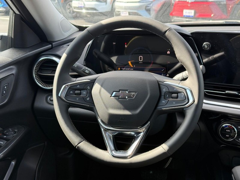 Chevrolet Trax Vehicle Full-screen Gallery Image 9