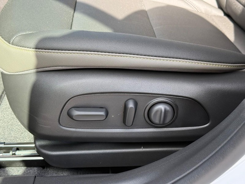 Chevrolet Trax Vehicle Full-screen Gallery Image 14