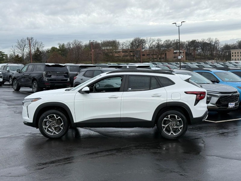 Chevrolet Trax Vehicle Full-screen Gallery Image 2